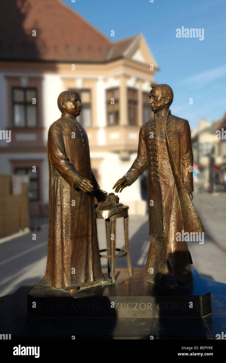 Jedlik Nyos und Czuczor Gergely Statue (Wissenschaftler und Erfinder) - (Győr) Györ Ungarn Stockfoto