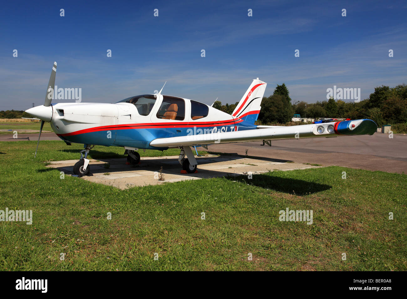 Diese Socata TB20 Leichtflugzeug ist derzeit in Elstree Flugplatz, Flugplatz in Hertfordshire, England stationiert. Stockfoto