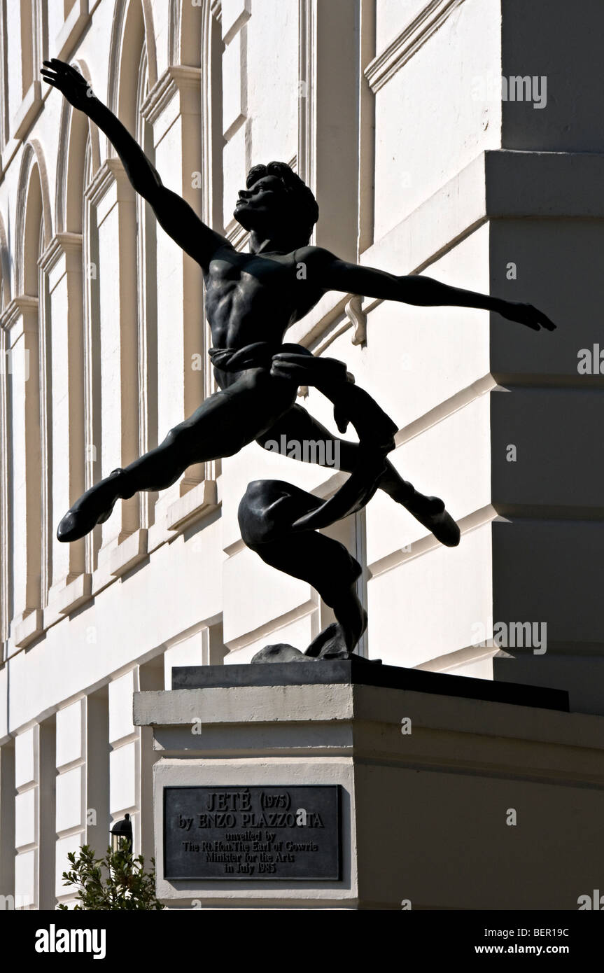 Jete, Bronze-Skulptur von Enzo Plazzotta, Millbank, London Stockfoto