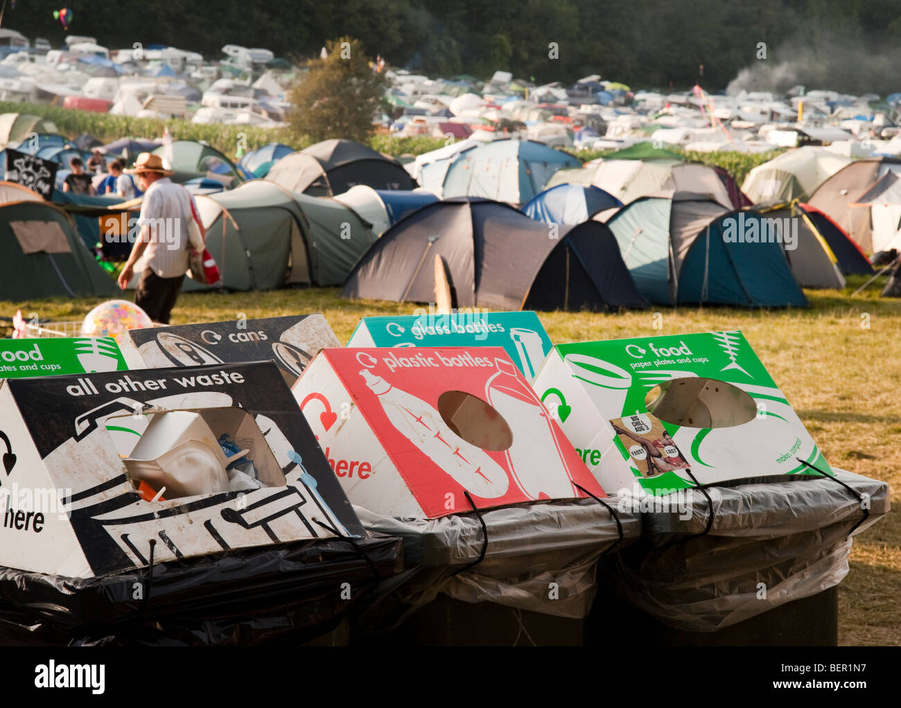 Behälter für das recycling auf einem Musikfestival in Großbritannien Stockfoto