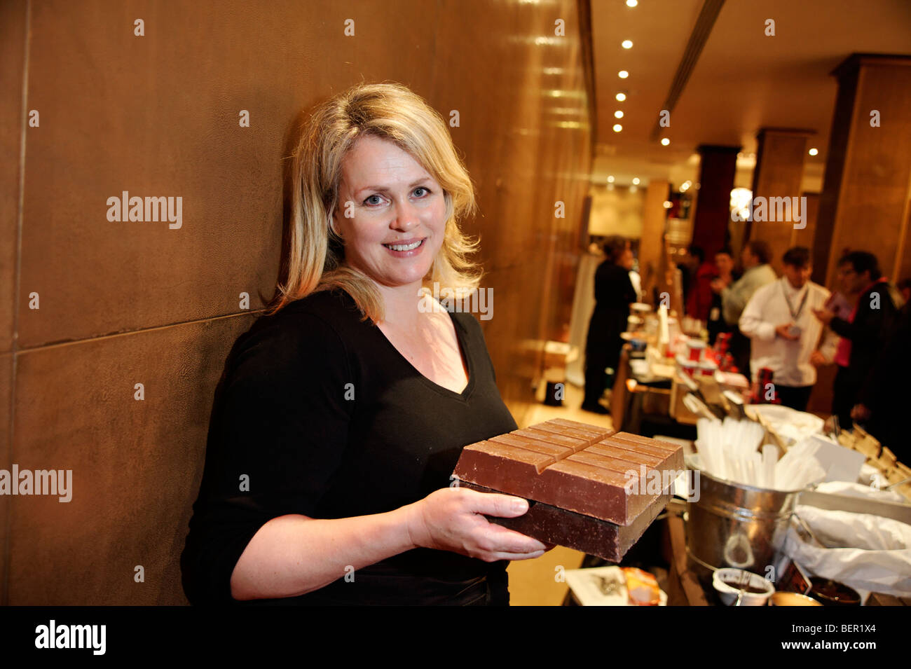 Trish Deseine enthüllt "Chocolate von Trish", einen neuen Bereich Koch Schokolade. Schokolade UNEINGEWICKELTE Start für Chocolate Woche 2009. Stockfoto