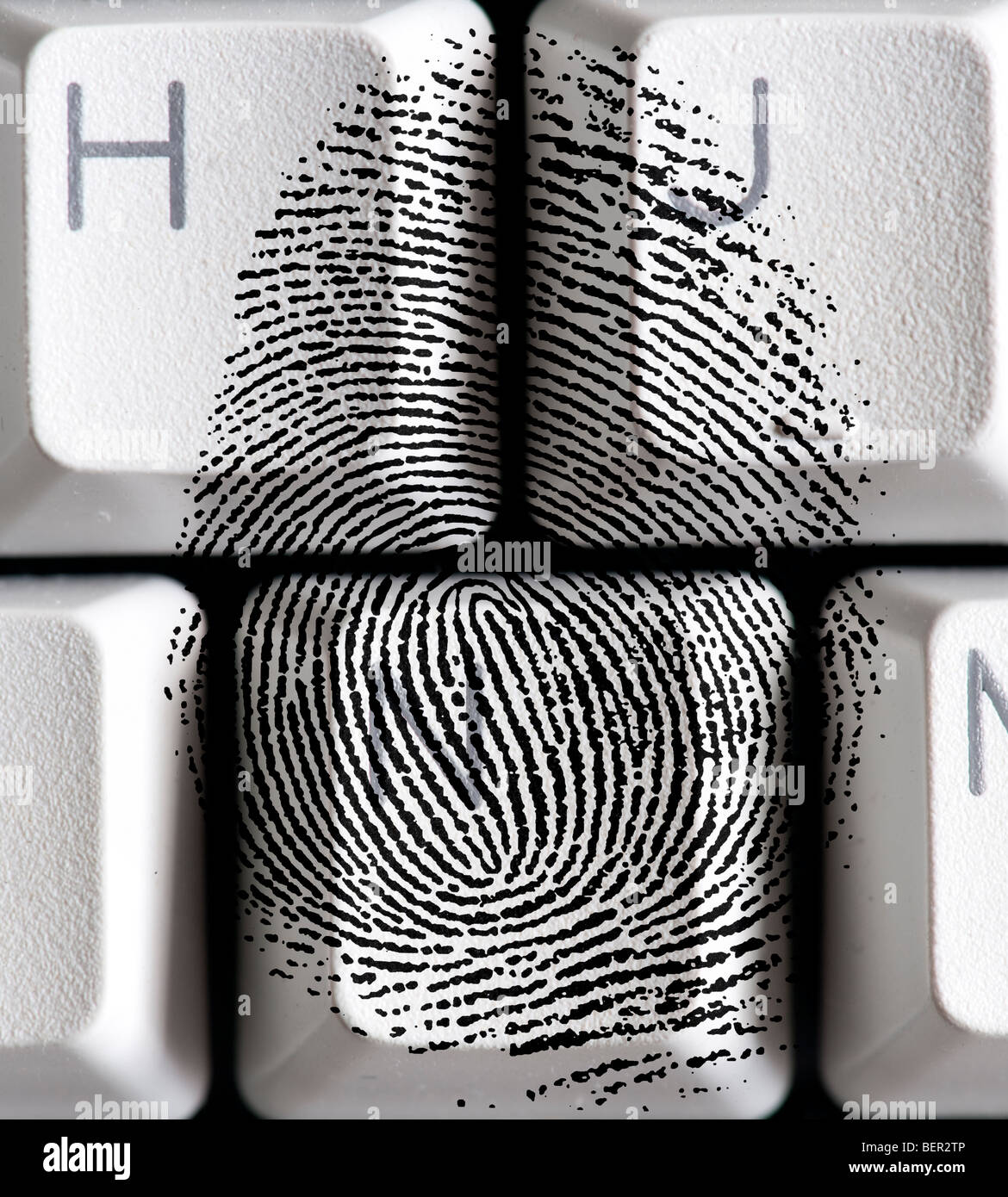 Fingerabdruck auf Tastatur Schlüssel zur Veranschaulichung Identitäts-Diebstahl Stockfoto