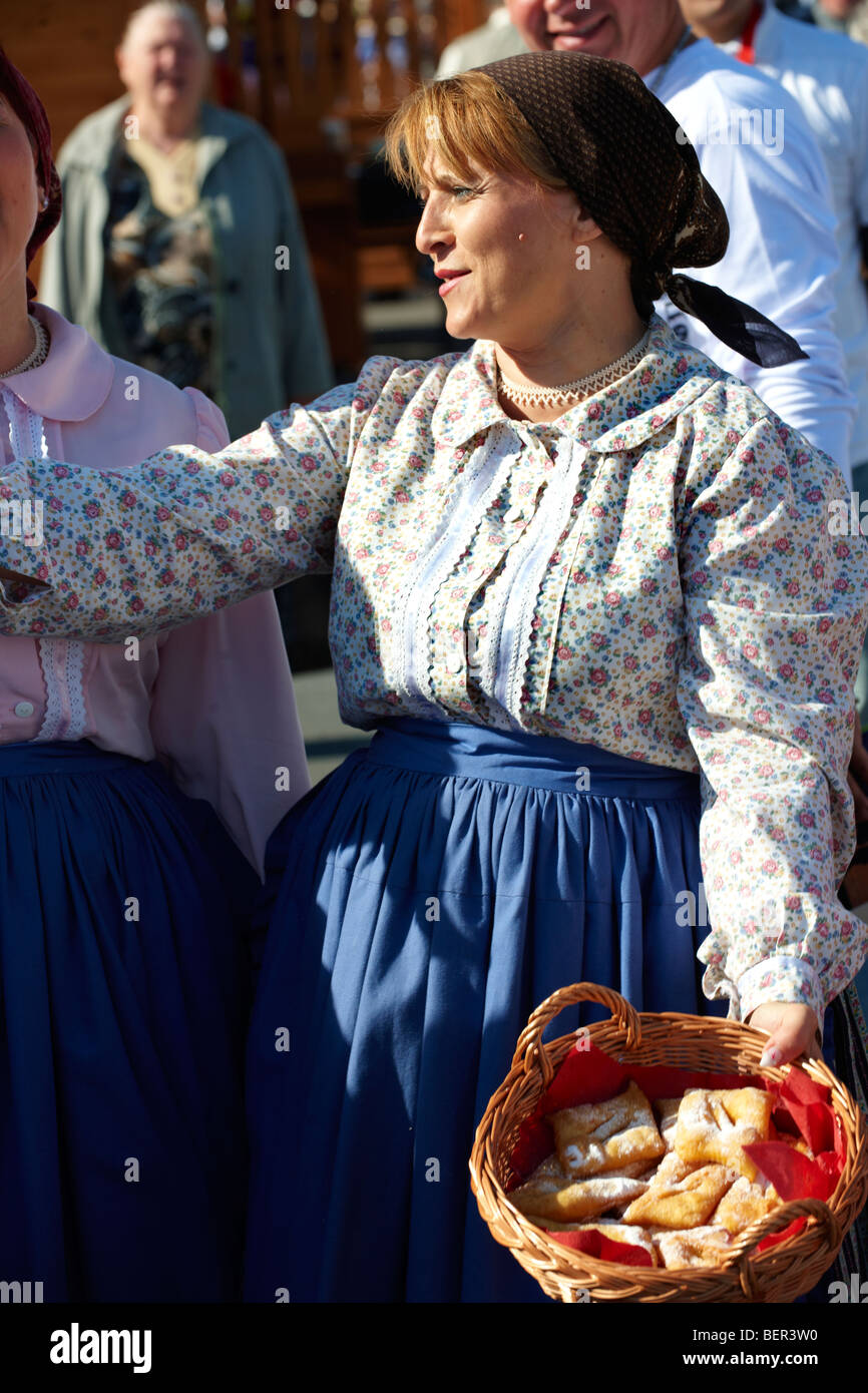 Frau in Tracht von Györ - Ungarn Stockfoto