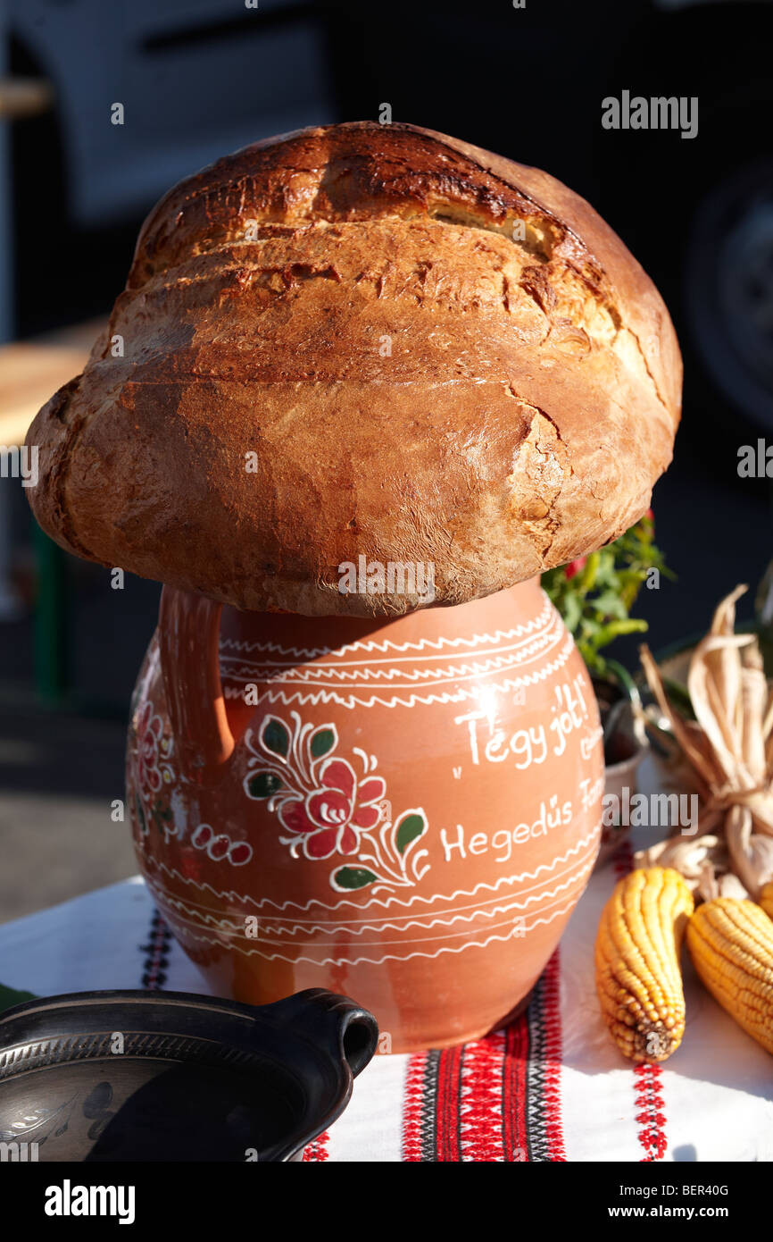 Traditionellen Brotlaib auf dem ungarischen regionale gastronomische Festival 2009 - Gyor (Győr) Ungarn Stockfoto