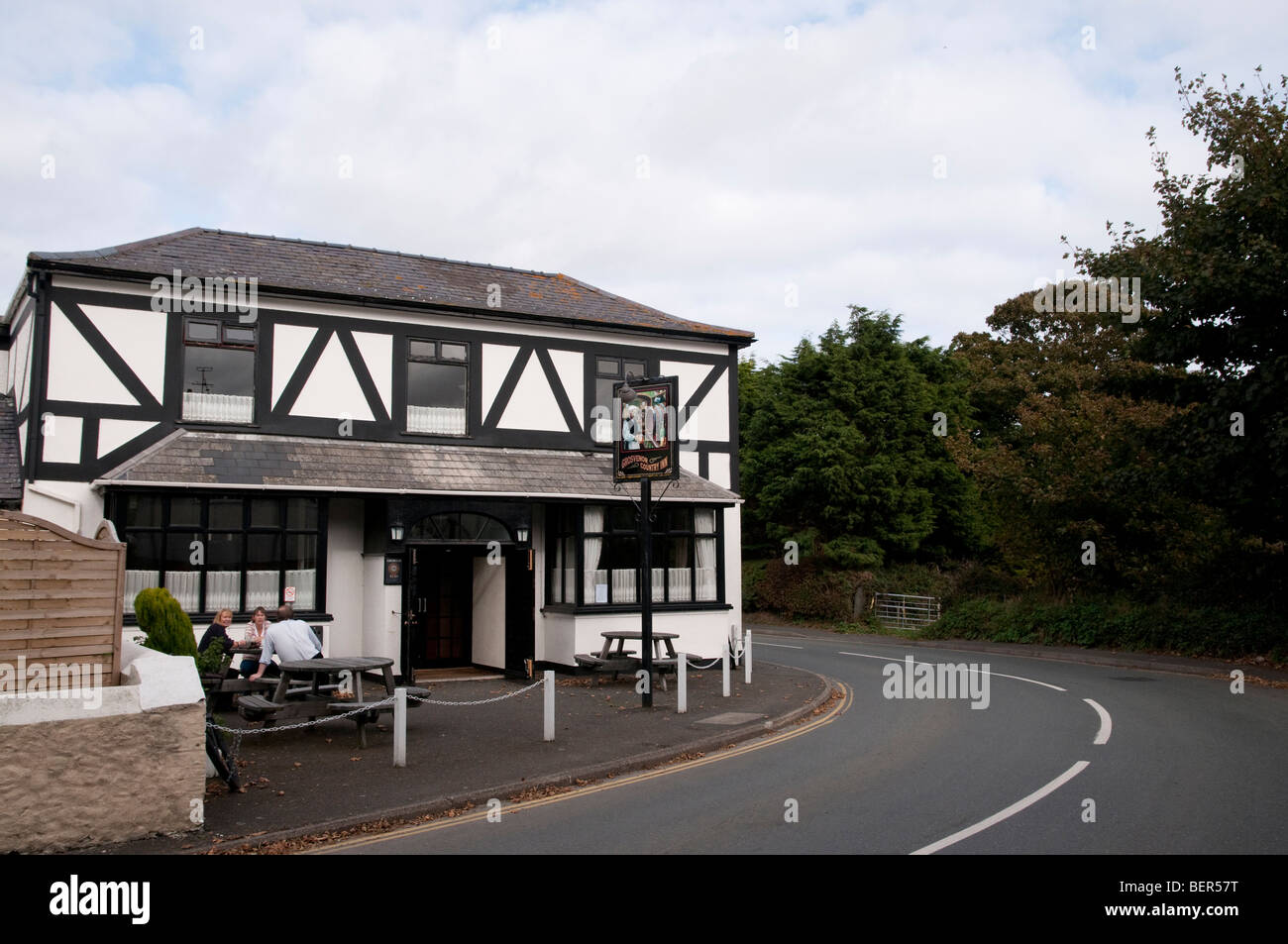 Das Grosvenor Pub in Andreas Dorf neben der Straße Rennstrecke des berühmten TT-Motorradrennen auf der Isle Of man. Stockfoto
