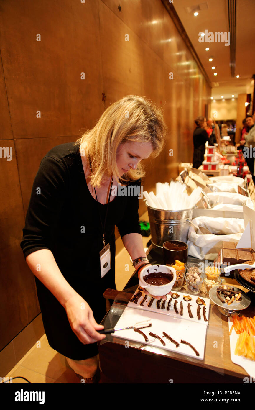 Trish Deseine enthüllt "Chocolate von Trish", einen neuen Bereich Koch Schokolade. Schokolade UNEINGEWICKELTE Start für Chocolate Woche 2009. Stockfoto