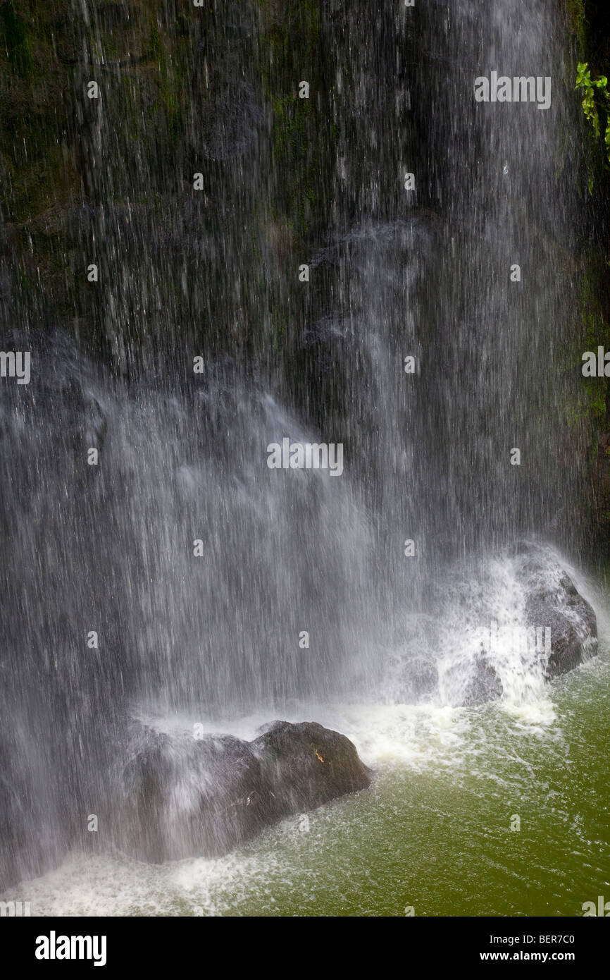 Wasserfall Detail, Wasser auf den Steinen fallen Stockfoto