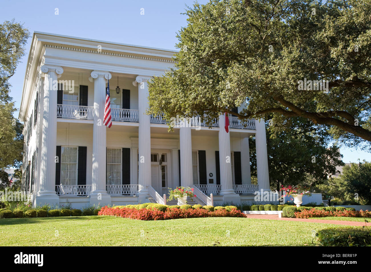 1856 neoklassizistischen Stil des Gouverneurs ist eines der ältesten Bauwerke im Texas Capitol Complex in Austin, Texas, Vereinigte Staaten Stockfoto