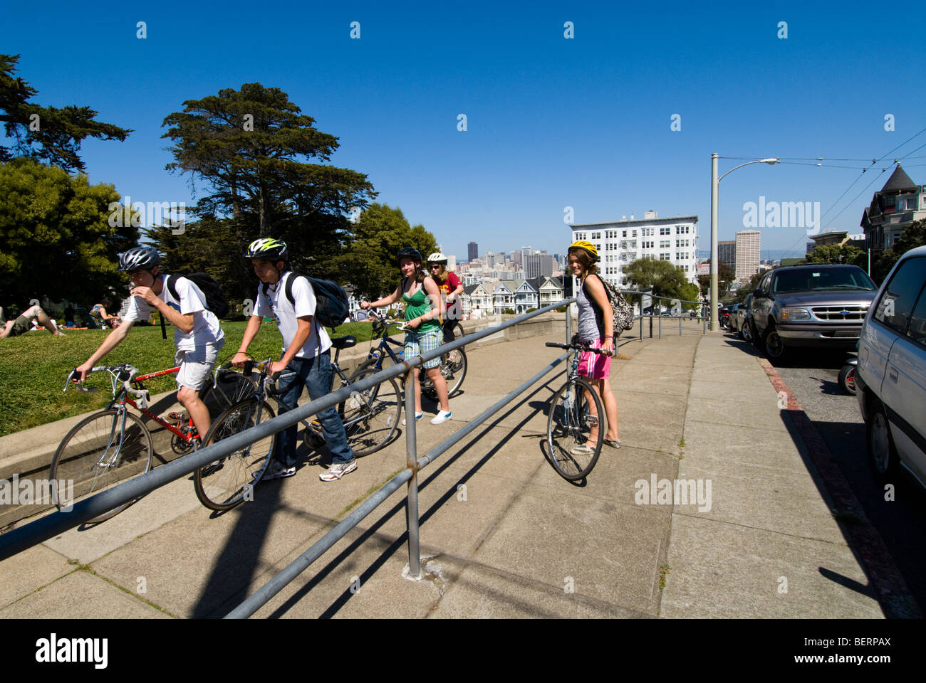 San Francisco Radfahrer am Alamo Square. Foto Copyright Lee Foster.  Foto # 20 - casanf79126 Stockfoto