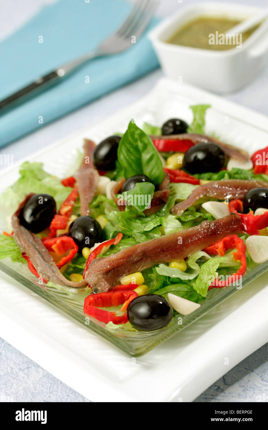 Mediterraner Salat. Rezept zur Verfügung Stockfotografie - Alamy