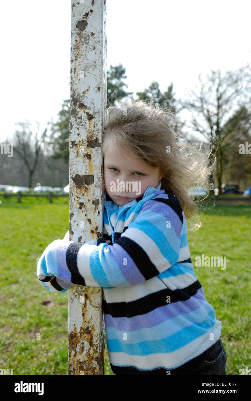 Junges Mädchen 7 Jahre alt in schlechte Laune / Wutanfall. VOLL-MODELL VERÖFFENTLICHT Stockfoto