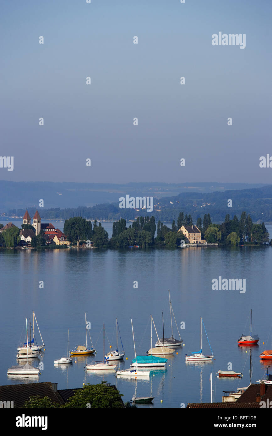 Blick Auf Reichenau-Niederzell Mit St. Peter und Paul Church, Baden-Württemberg, Deutschland Stockfoto