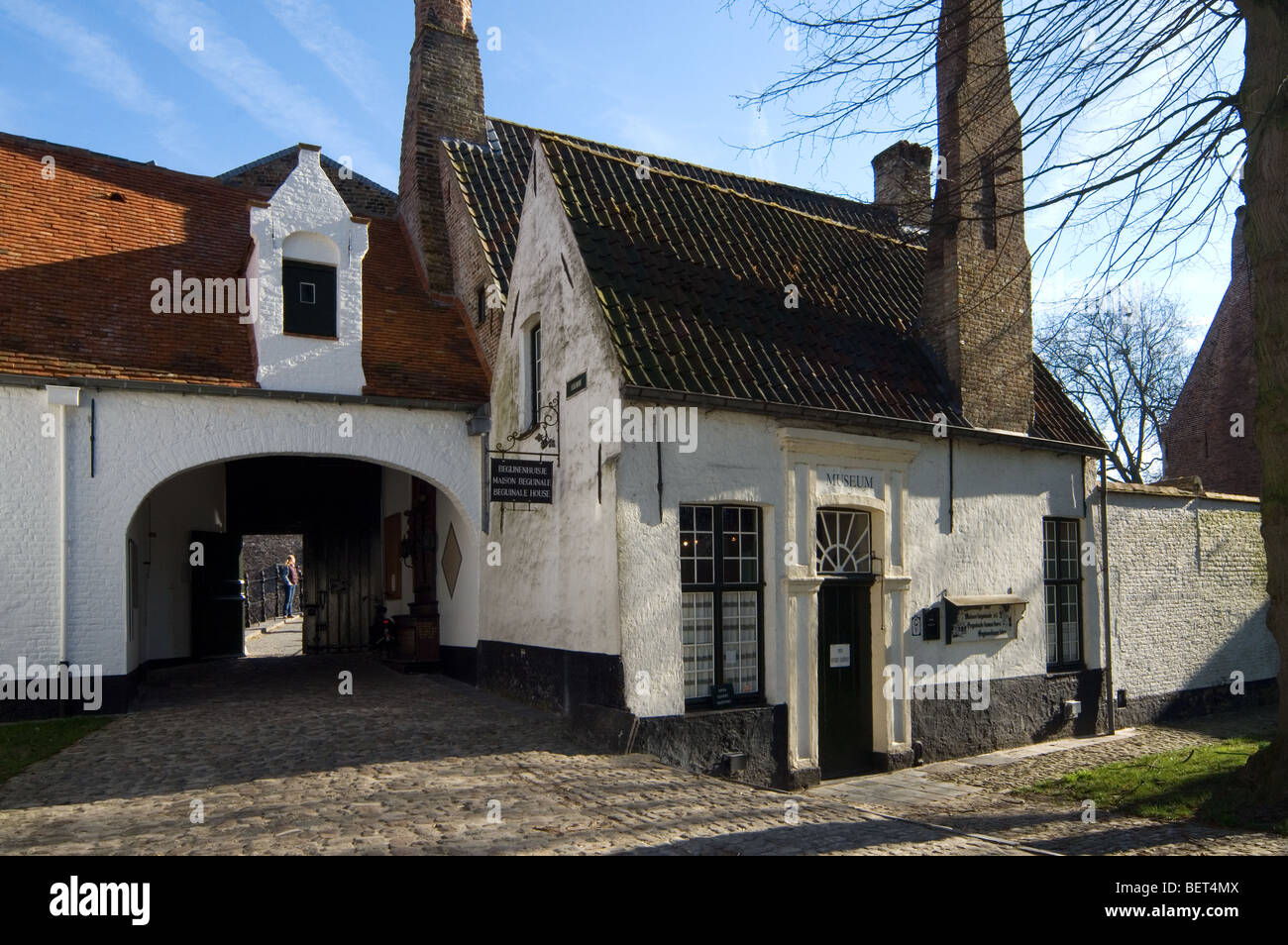 Eingangstor des Beguinage Ten Wijngaerde in Brügge, West-Flandern, Belgien Stockfoto