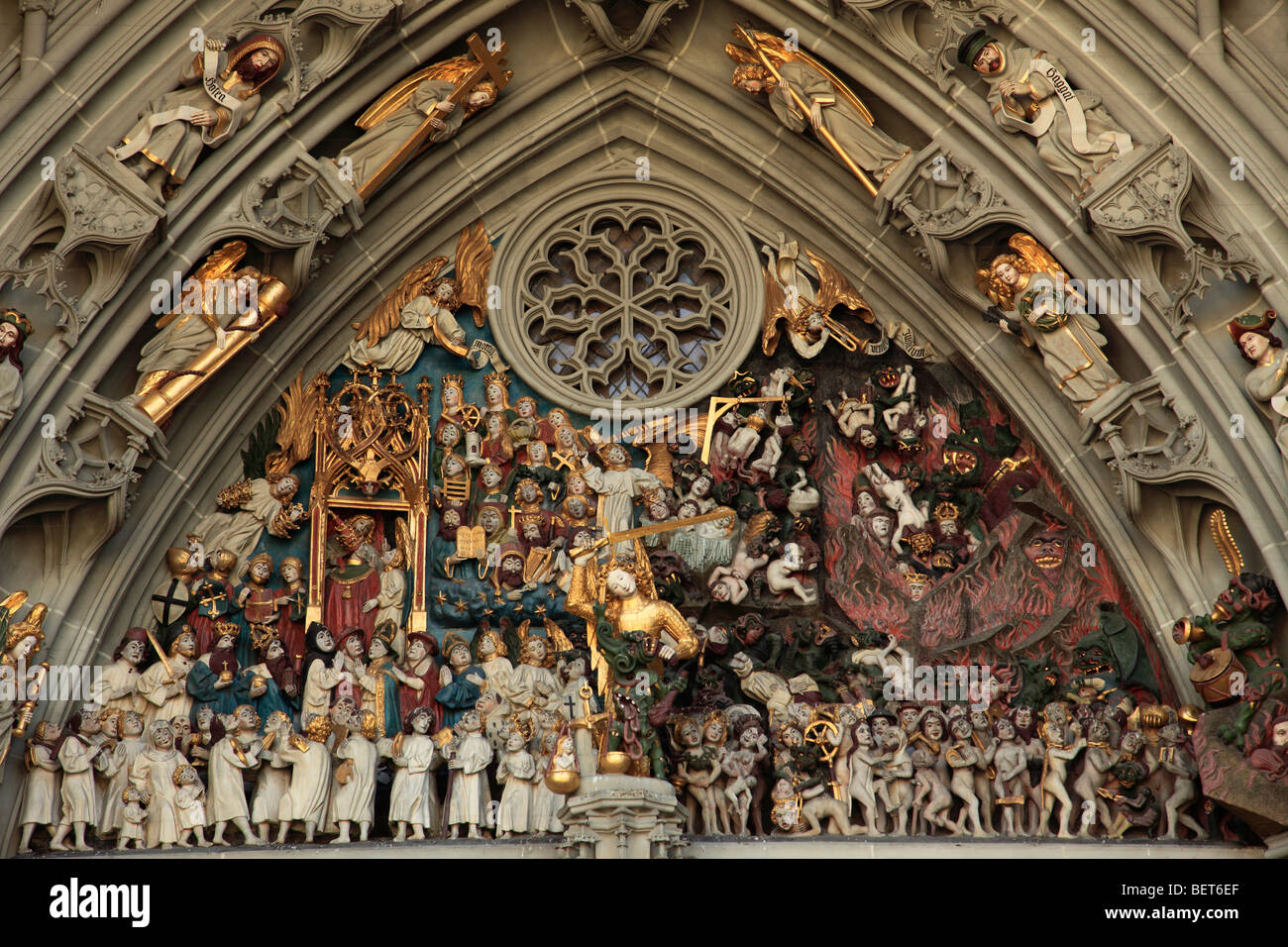 Schweiz, Bern, St Vincent Cathedral, Hauptportal, Tympanon Stockfoto