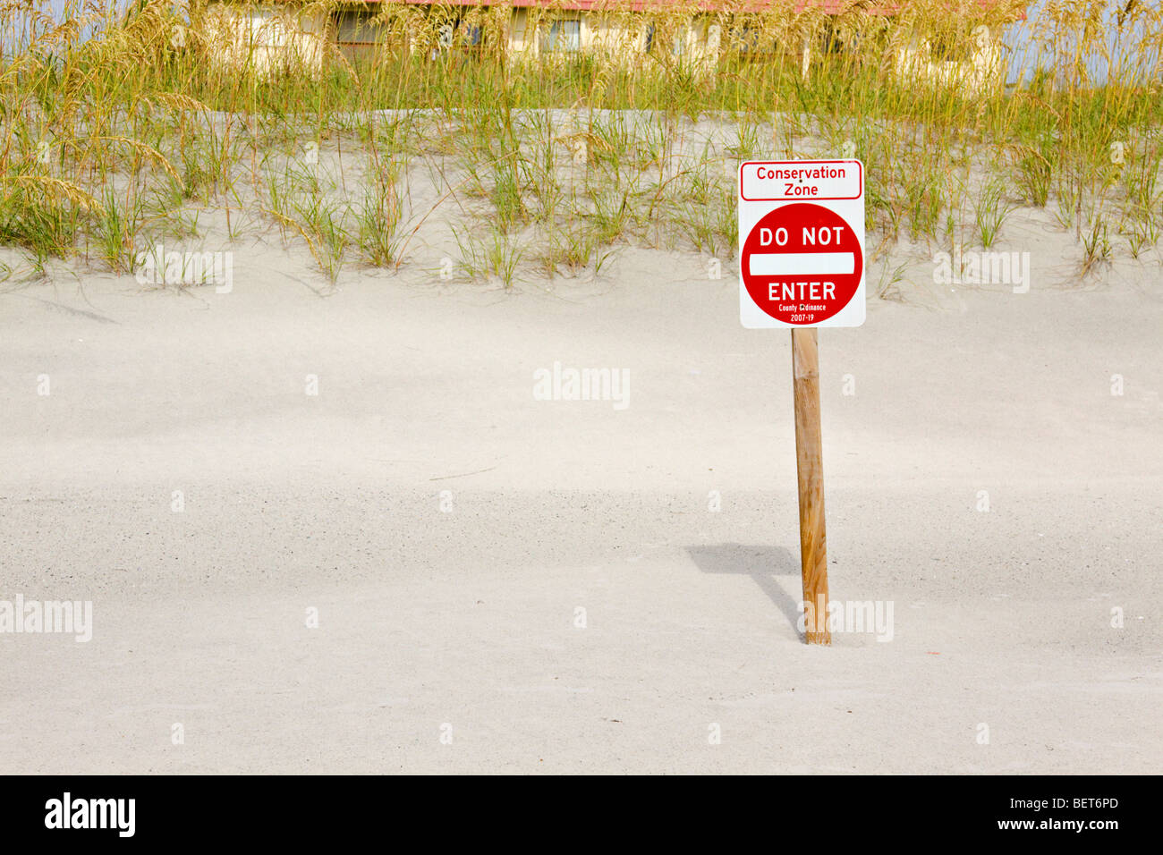 A Zeichen vor einen geschützten Strandbereich nicht eingeben Stockfoto