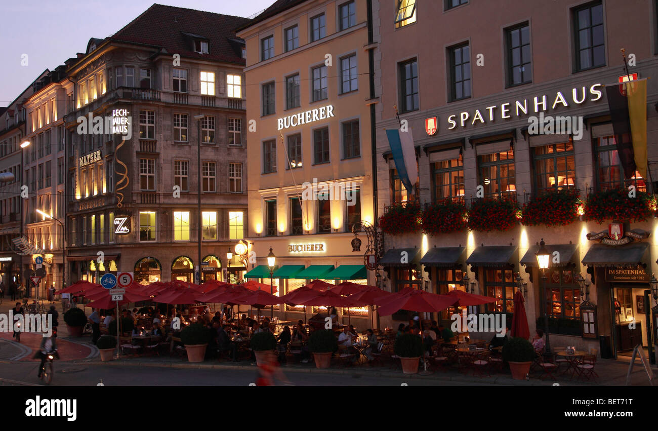 Deutschland, Bayern, München, Nacht-Straßenszene Stockfoto