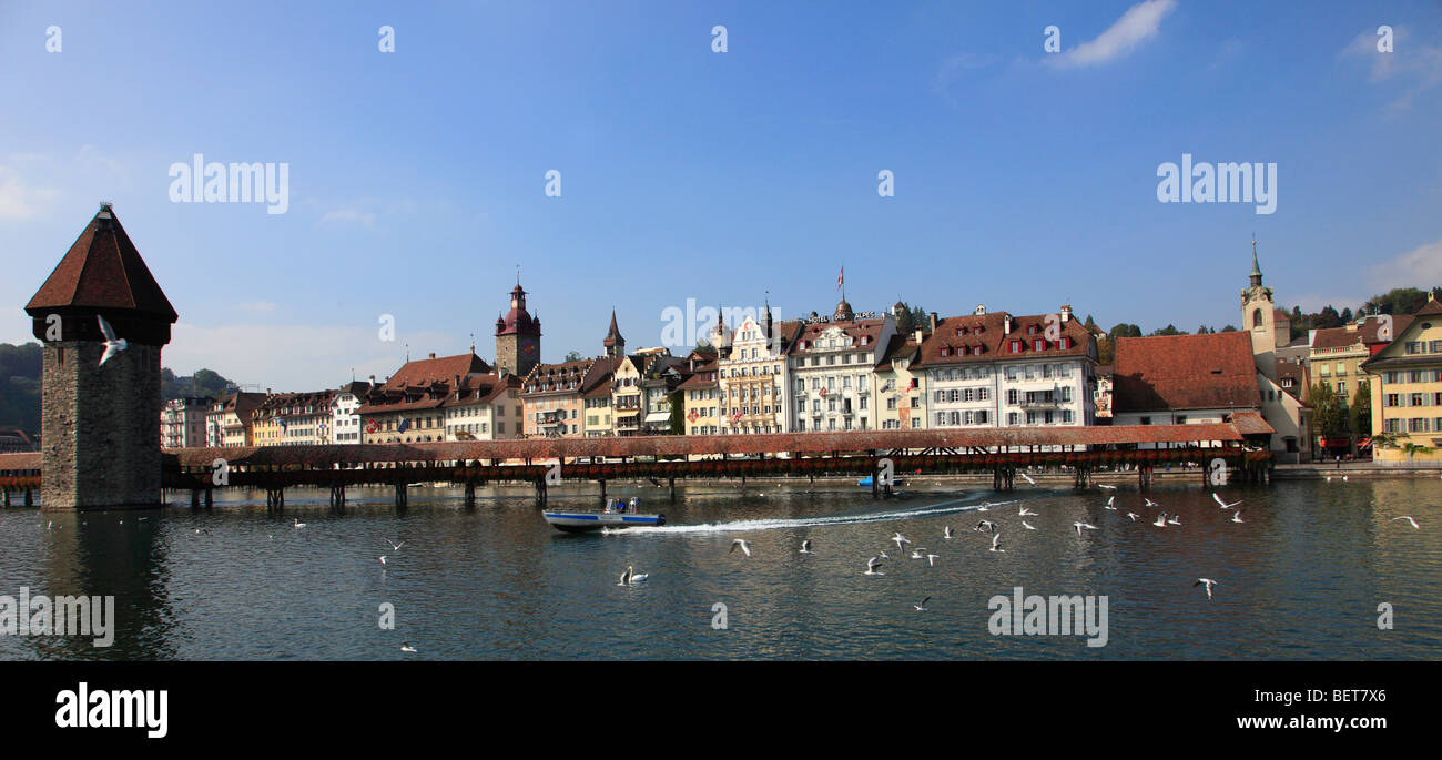 Schweiz, Luzern, Luzern, alte Stadt Skyline, Kapellbrucke Brücke Stockfoto