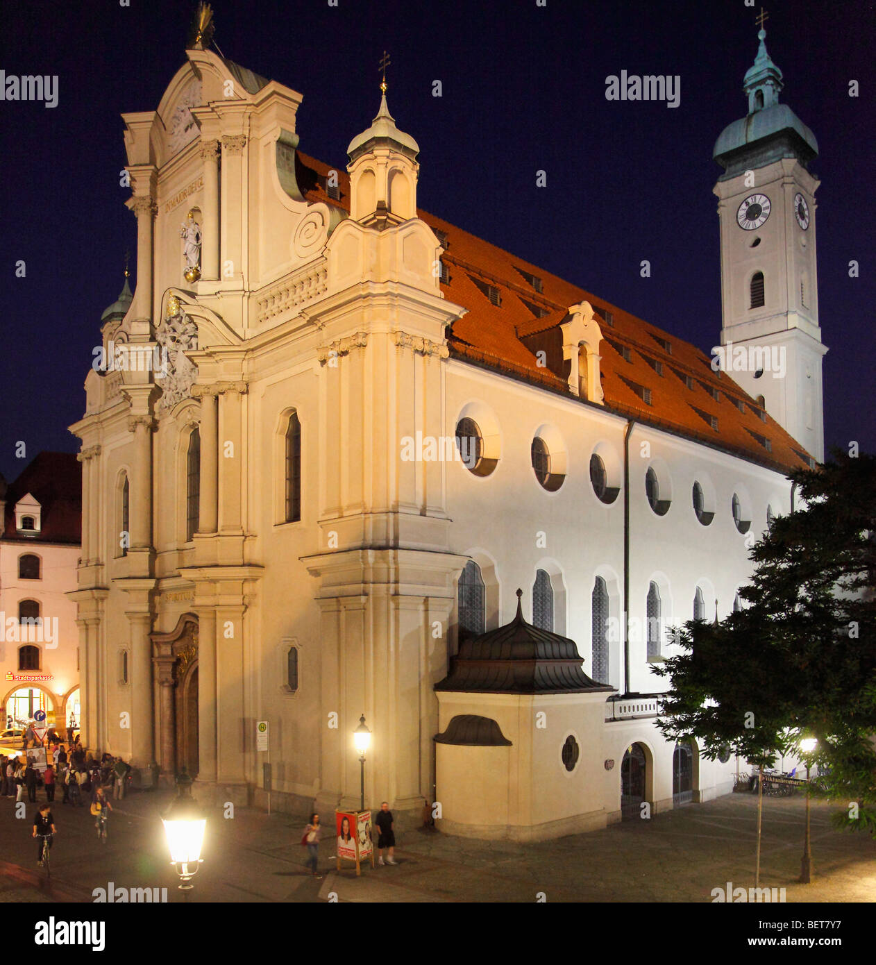 Deutschland, Bayern, München, Kirche des Heiligen Geistes in der Nacht Stockfoto