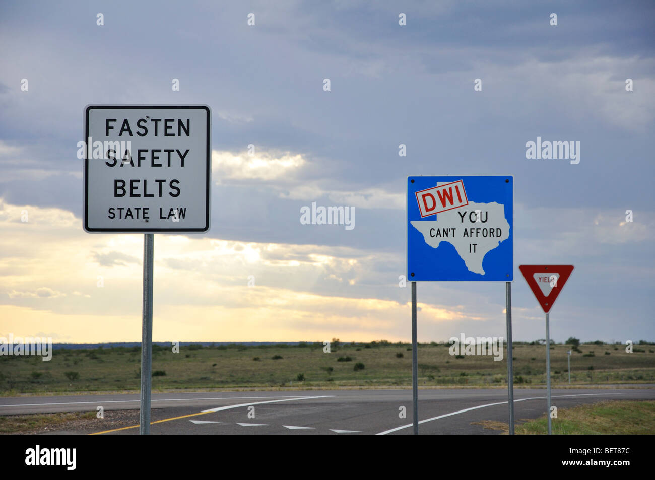 Straße Sicherheitskennzeichnung Stockfoto