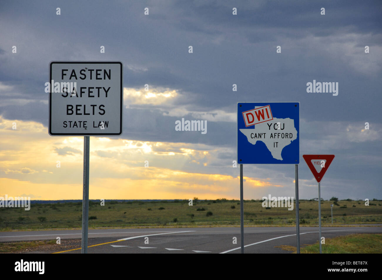 Straße Sicherheitskennzeichnung Stockfoto