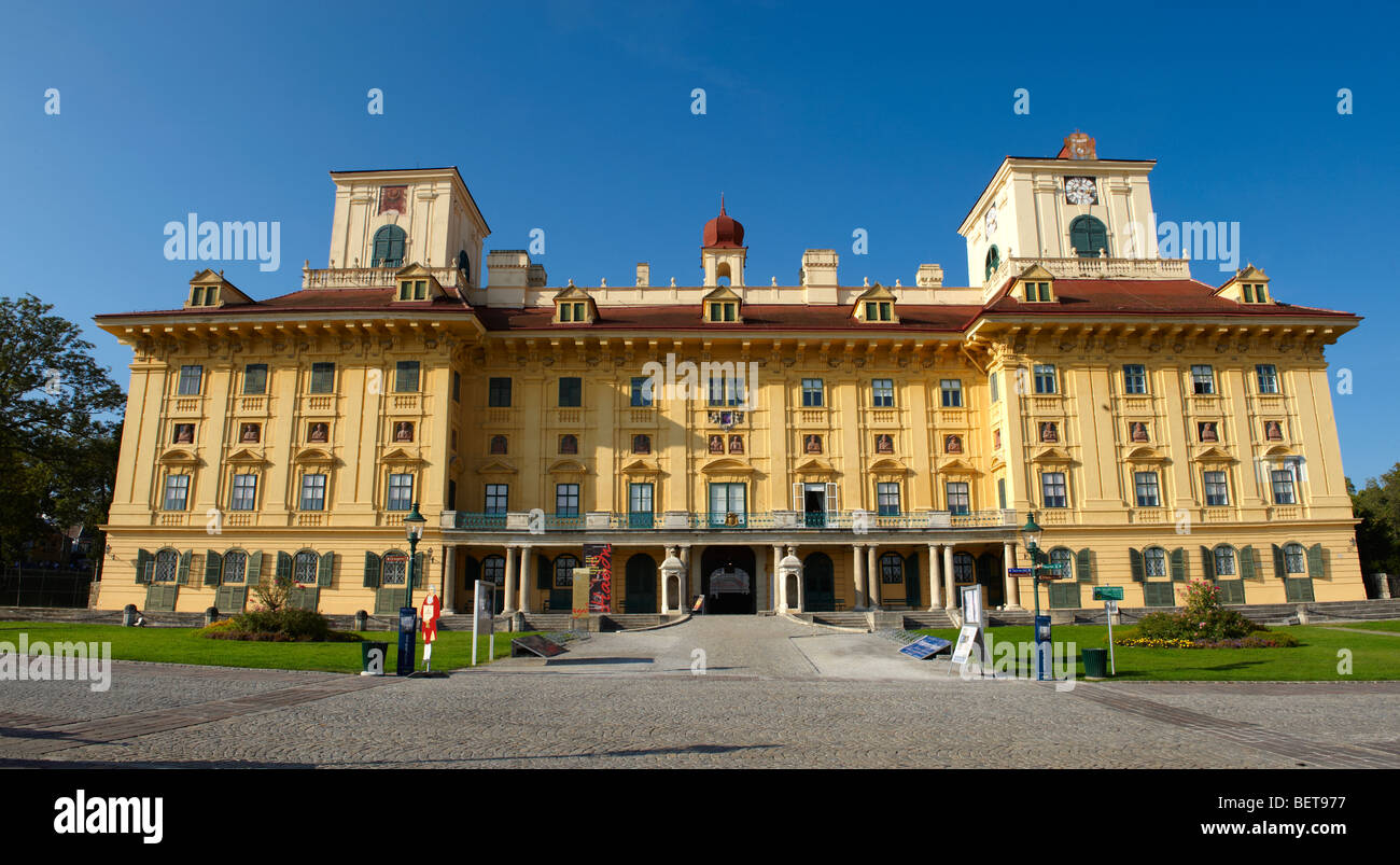Esterhazy Chateaux ( Esterházy Kastélz ), Eisenstadt (Kismarton), Österreich . Das Esterházy-Schloss in Eisenstadt ist eines der schönsten Barockpaläste Stockfoto