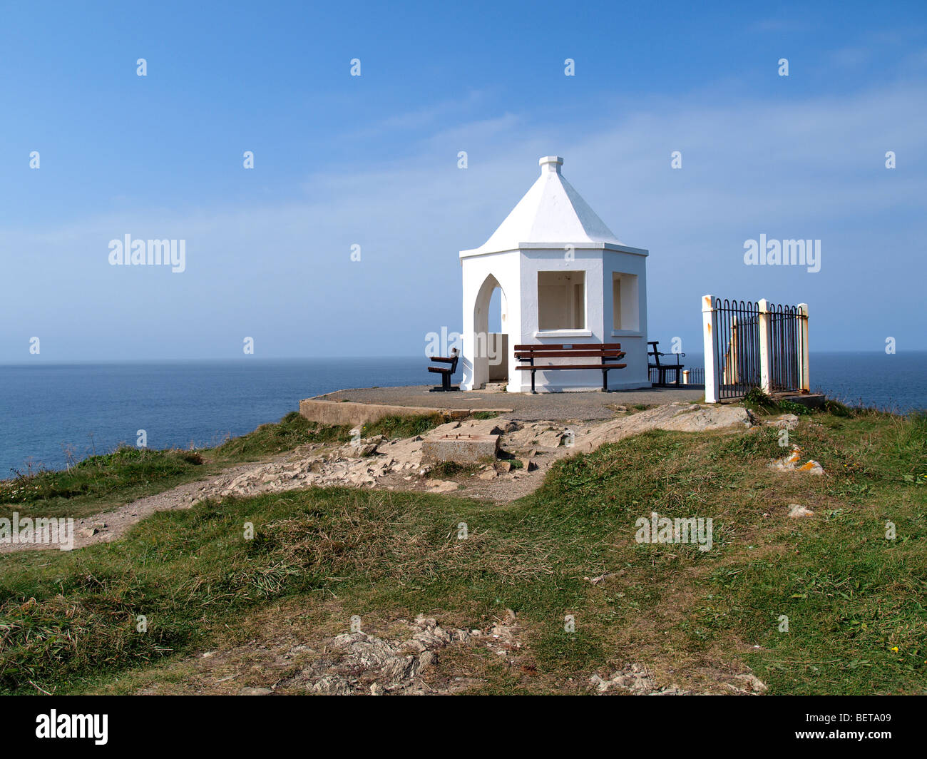 Aufbauend auf der Landzunge am kleinen Fistral Strand Newquay. Stockfoto