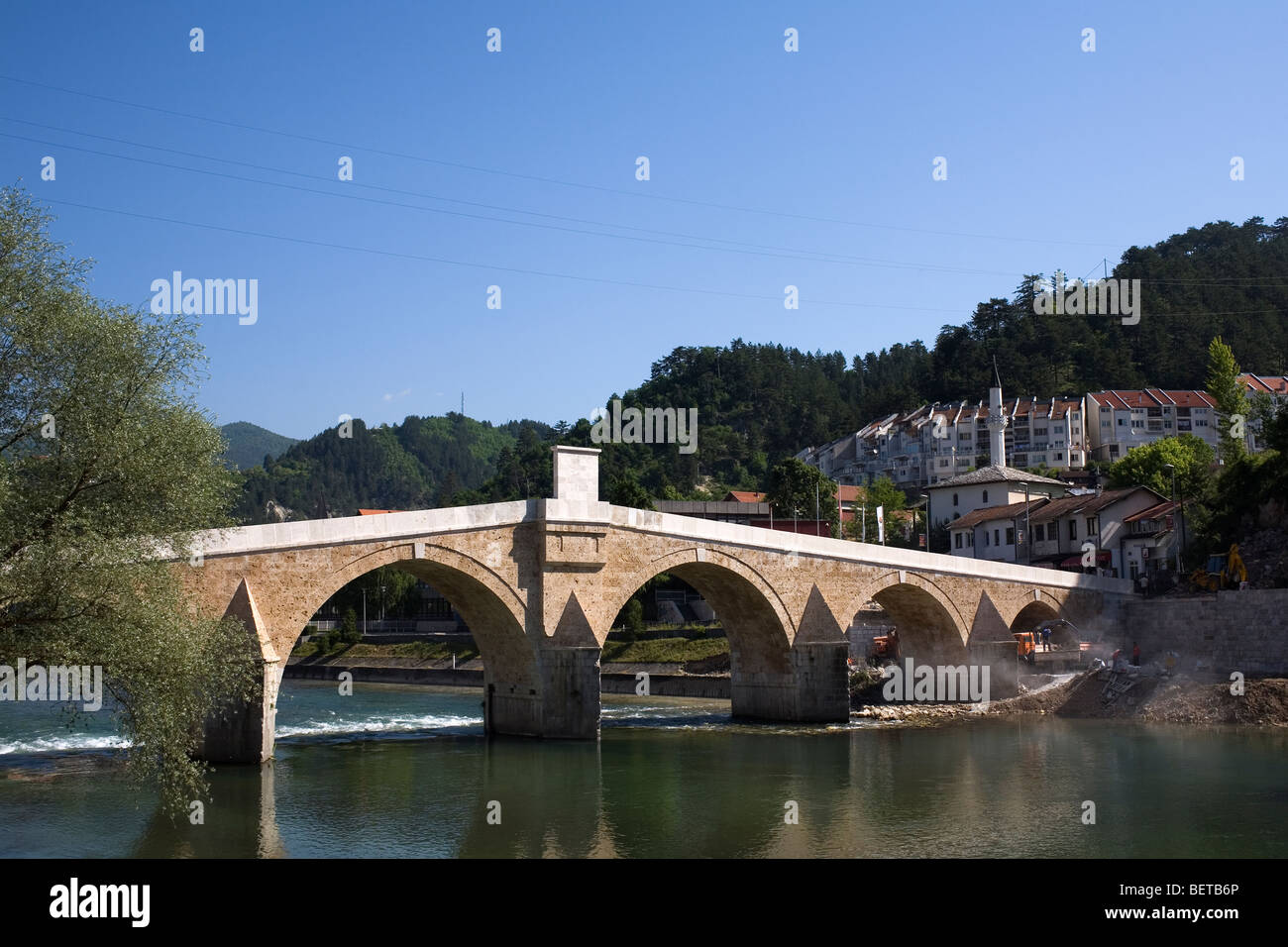 Die rekonstruierte alte Brücke in Konjic, Bosnien. Stockfoto