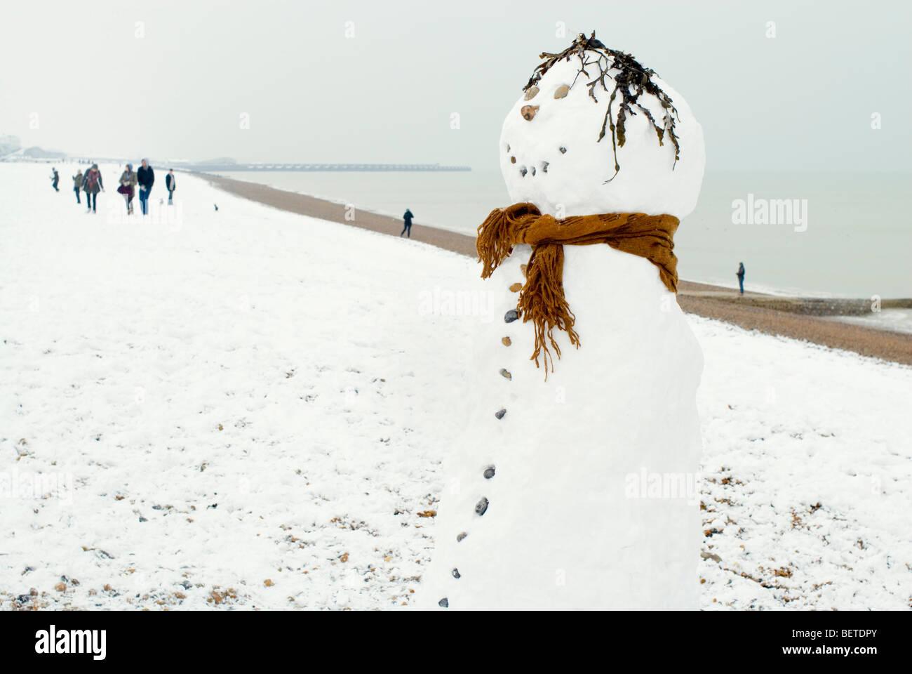 Einen Schneemann auf Brighton Beach Stockfoto