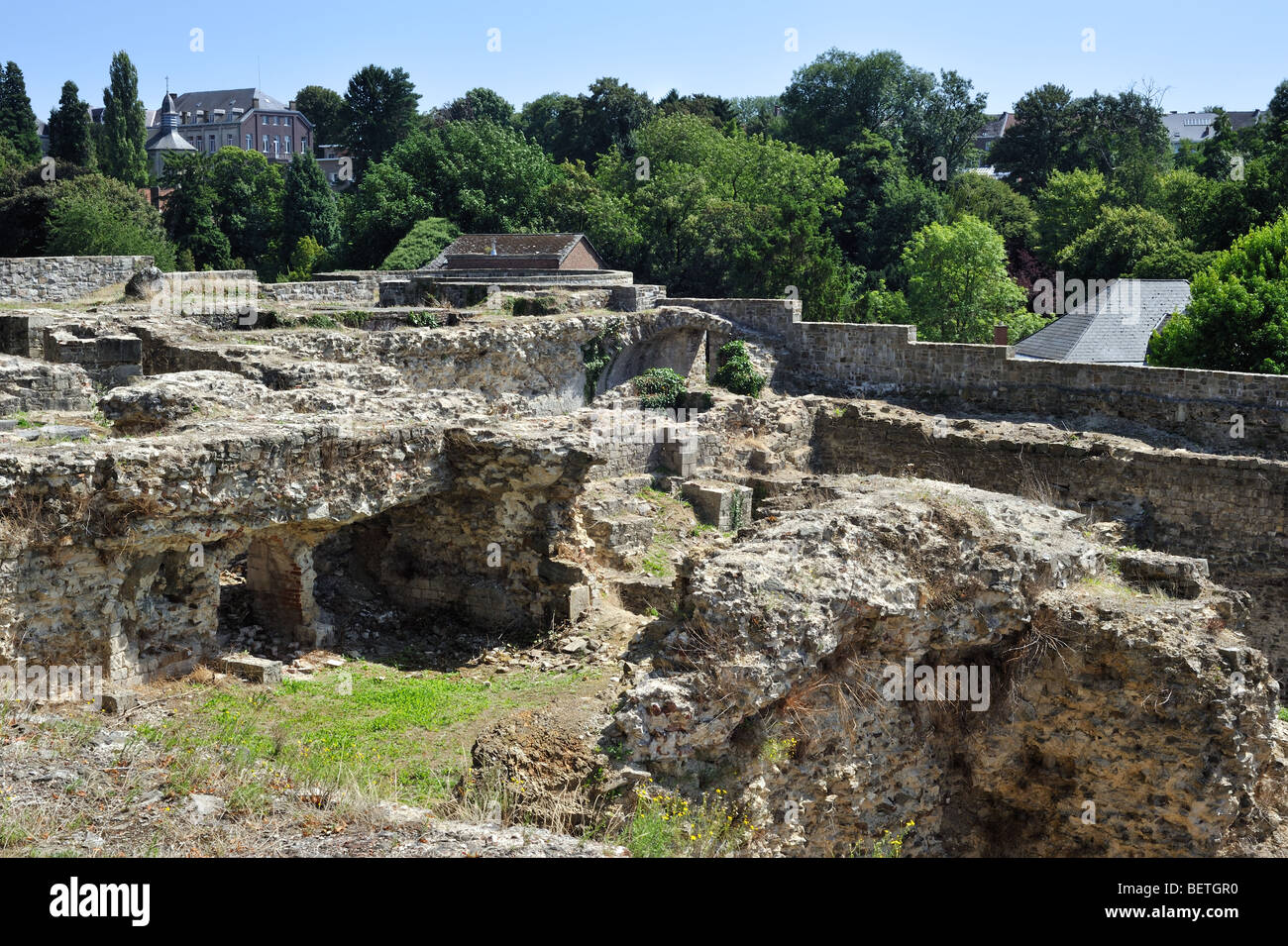 Ruinen des Palastes von Maria von Ungarn / Marie de Hongrie bei Binche, Hennegau, Wallonien, Belgien Stockfoto