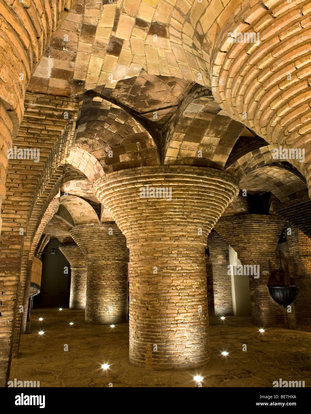 Bögen des Palau Güell. Stockfoto