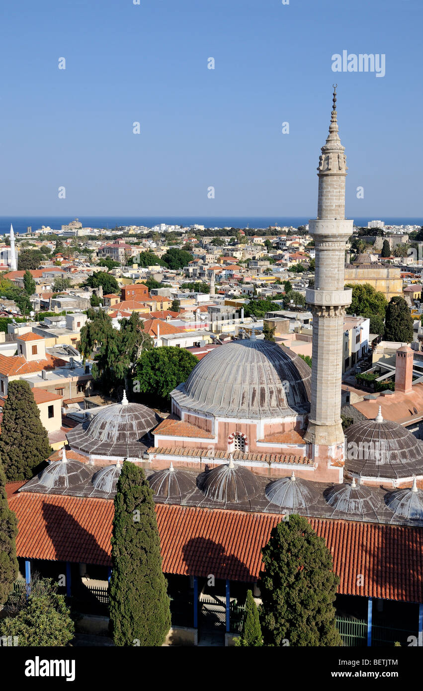 Blick auf die Altstadt von Rhodos und die Suleimaniye-Moschee aus dem Uhrturm. Stockfoto