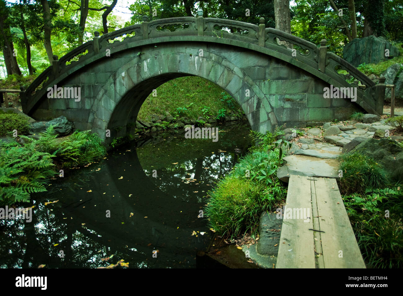 Engetsukyo Brücke bei Koishikawa Korakuen-Garten Stockfoto