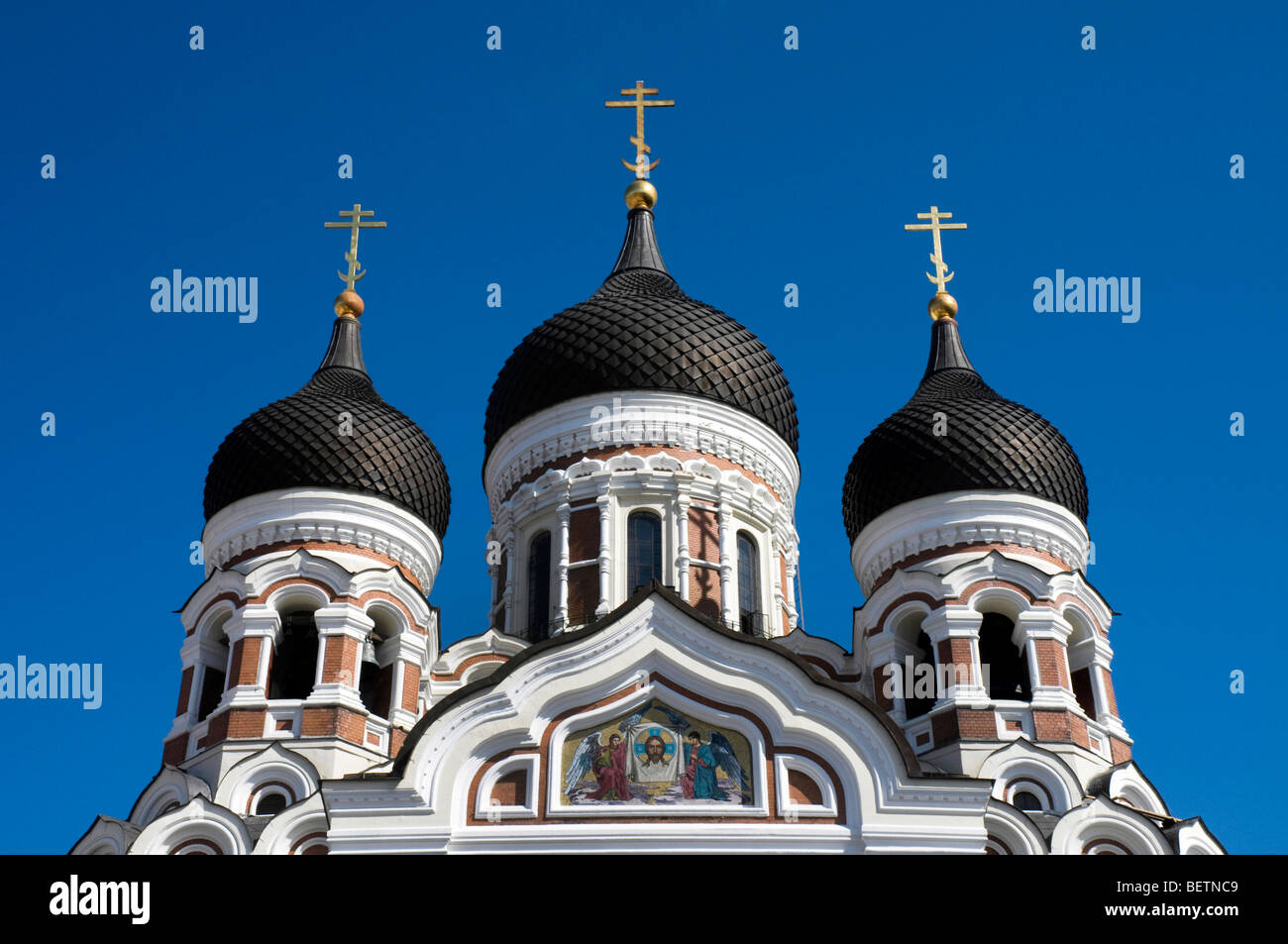 Die zwiebelförmigen Kuppeln der russischen orthodoxen Kathedrale Alexander Nevsky, Tallinn, Estland Stockfoto