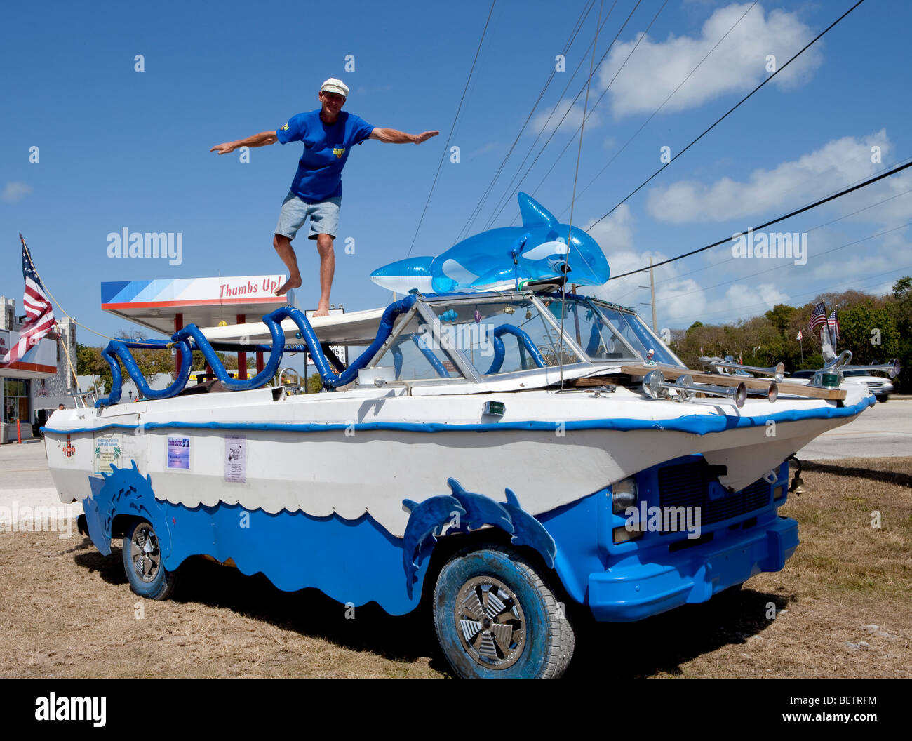 Mann und seine lustigen Auto, Florida Keys Stockfoto