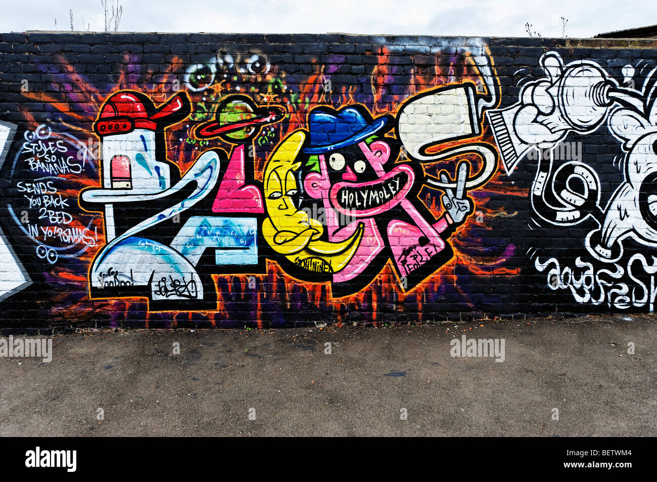 Graffiti-Kunst an der Wand in der Nähe der Salbei in Gateshead North East England Stockfoto