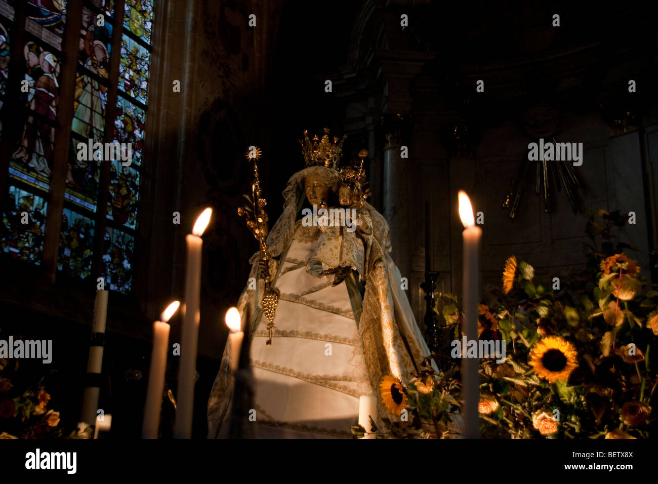 Fassade der Kathedrale unserer lieben Frau Stockfoto