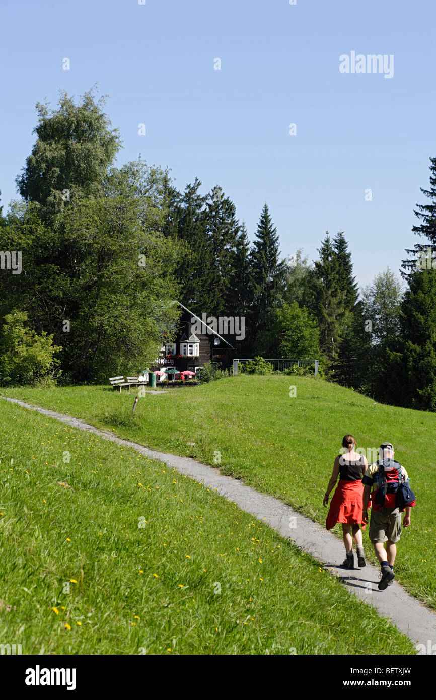 Wanderer auf Mount Pfander, Bregenz, Vorarlberg, Österreich Stockfoto