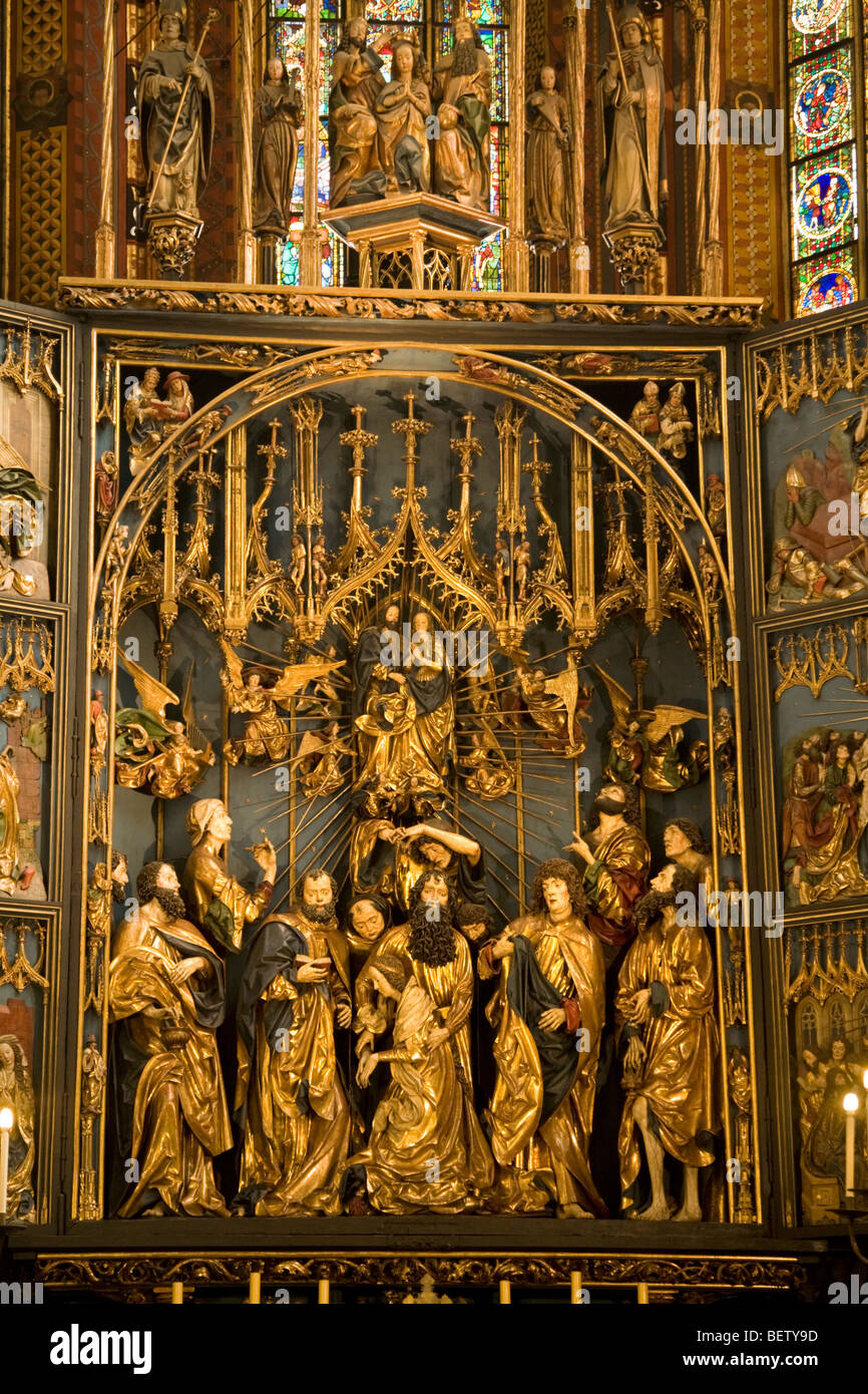 Mittelteil des Altars von Veit Stoss im Kirchenschiff von St. Marys Basilica, Krakau, in der Nähe der Ostwand & Apsis. Krakau. Polen. Stockfoto