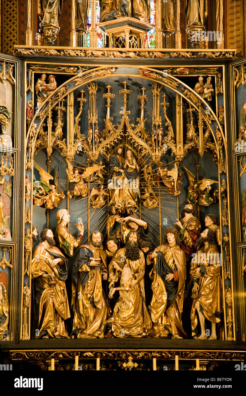 Mittelteil des Altars von Veit Stoss im Kirchenschiff von St. Marys Basilica, Krakau, in der Nähe der Ostwand & Apsis. Krakau. Polen. Stockfoto