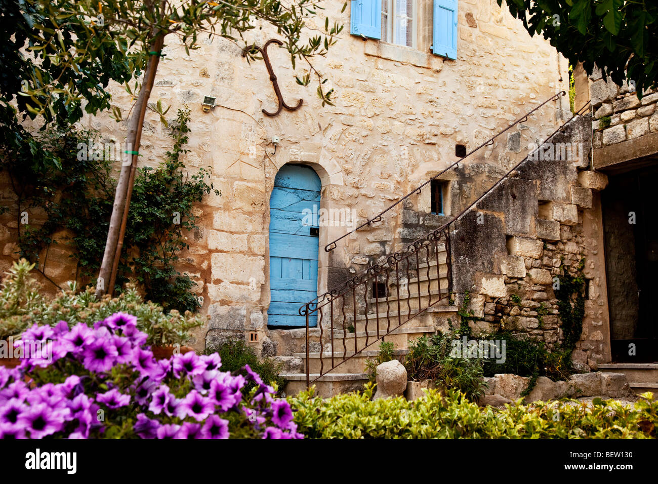 Eintritt ins mittelalterliche Häuser in Lacoste Provence Frankreich Stockfoto