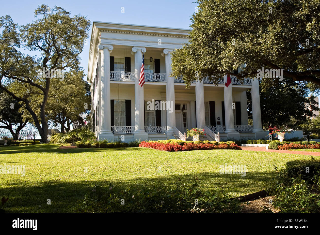 1856 neoklassizistischen Stil des Gouverneurs ist eines der ältesten Bauwerke im Texas Capitol Complex in Austin, Texas, USA Stockfoto