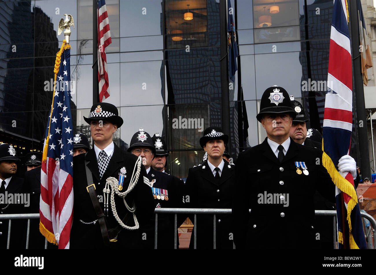Eine Delegation von Polizisten an die Trauerfeier 2007 Word Trade Center in New York teilnehmen. Stockfoto