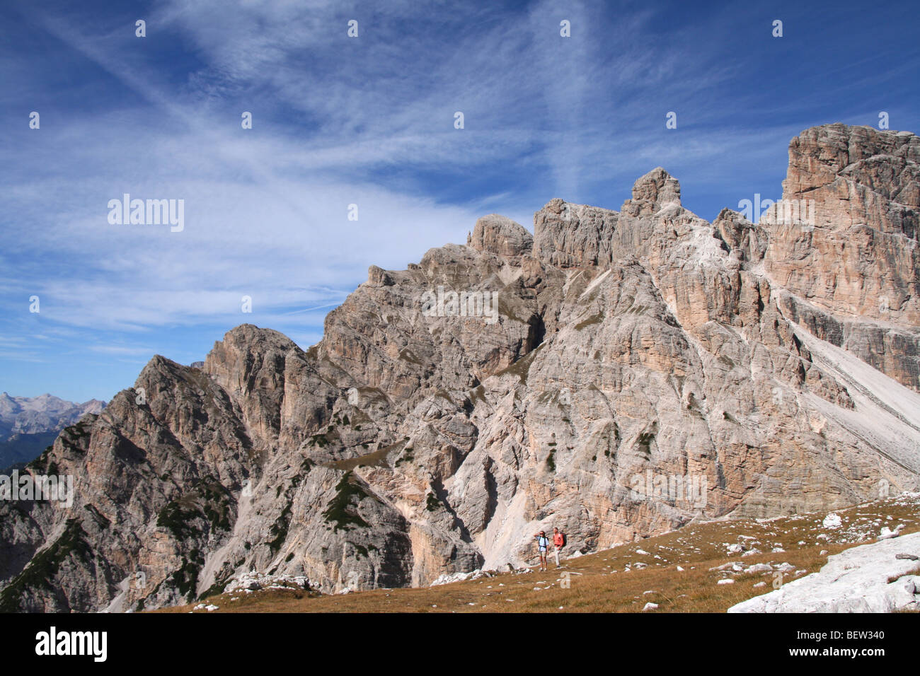 Zwei Wanderer in den Sextner Dolomiten, Nord-Italien Stockfoto