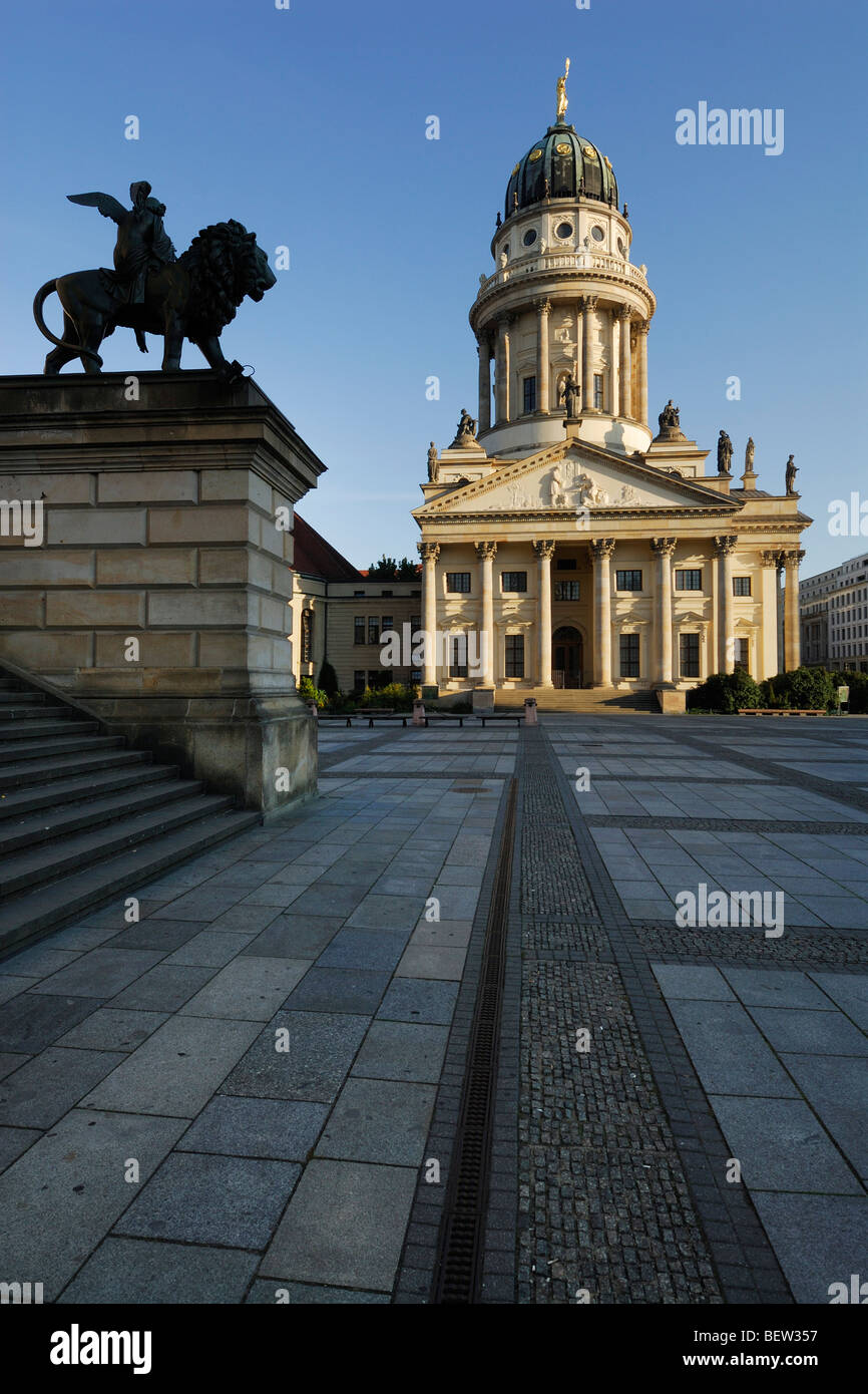 Berlin. Deutschland. Gendarmenmarkt-Dom und dem Konzerthaus am Gendarmenmarkt (links). Stockfoto