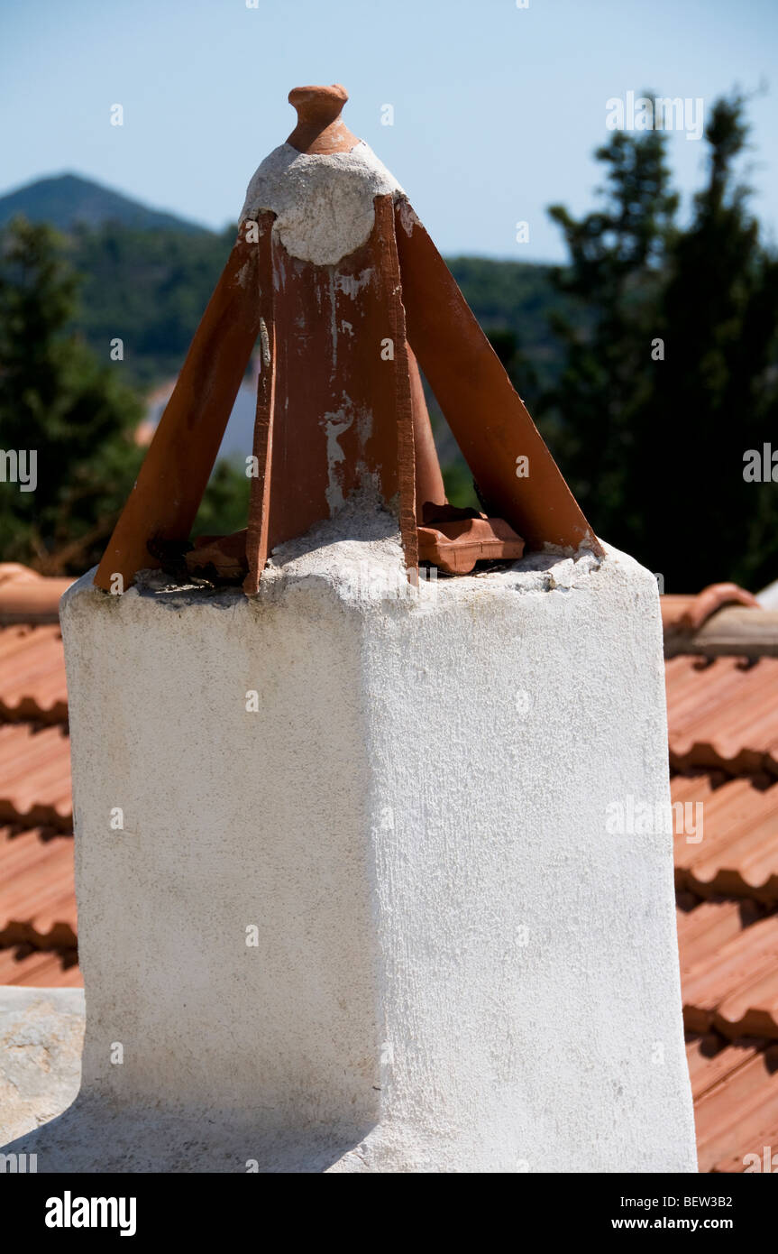 Griechischer Kamin in der Altstadt oder Hora auf der griechischen Insel  Alonissos, Sporaden, Griechenland Stockfotografie - Alamy