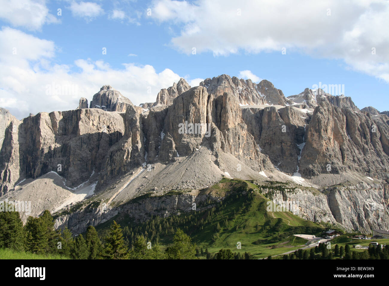 Sellastock und Passo Gardena in den italienischen Dolomiten Sommer Stockfoto