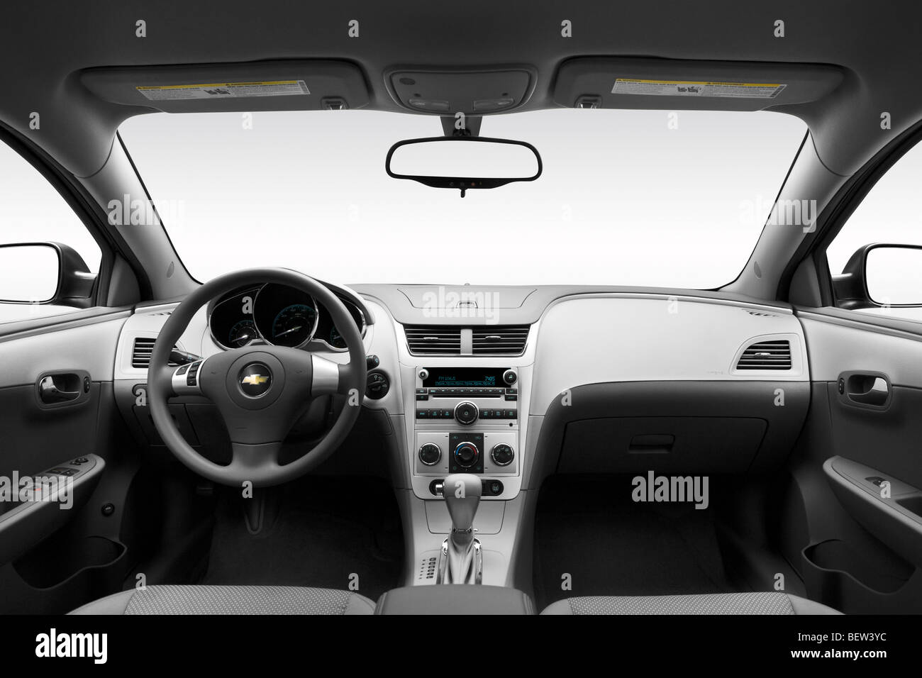 2010 Chevrolet Malibu 1LS in blau - Armaturenbrett, Mittelkonsole, Getriebe Schalthebel Ansicht Stockfoto