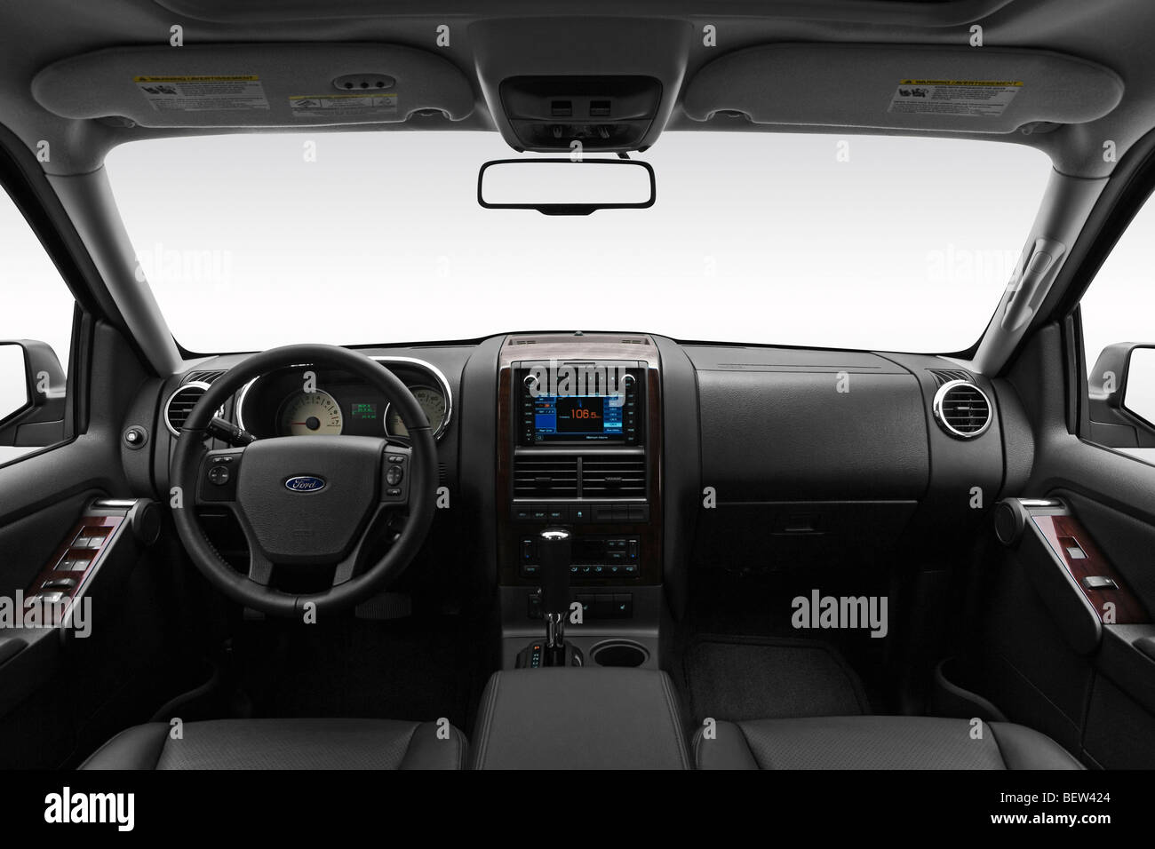 2010 Ford Explorer Limited in Silber - Armaturenbrett, Mittelkonsole, Getriebe Schalthebel Ansicht Stockfoto