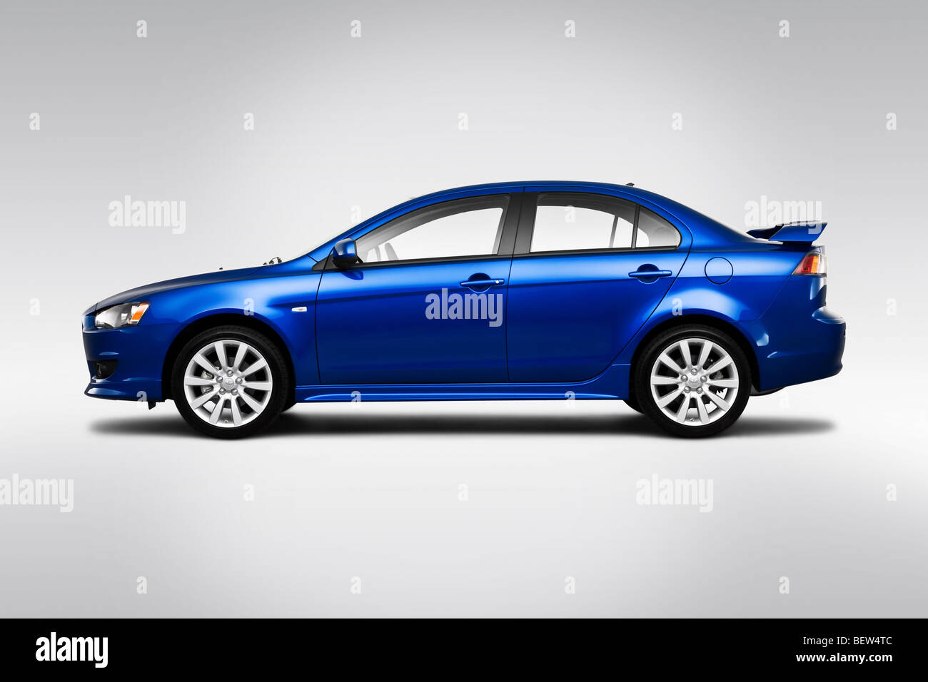 2010 Mitsubishi Lancer GTS blau - Fahrer Seitenprofil Stockfoto