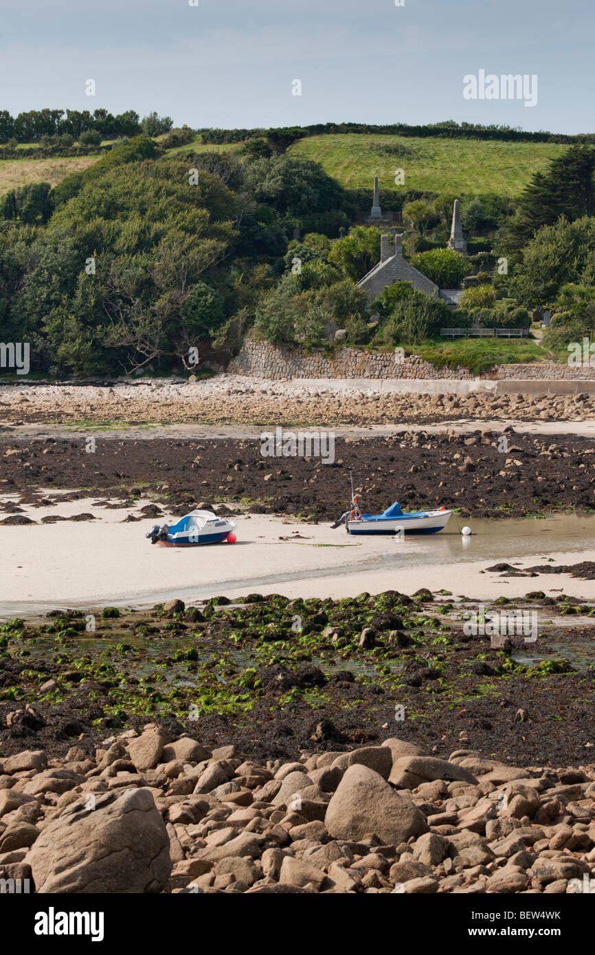 Old Town Bay und alte Stadtkirche St. Marien, Isles of Scilly Stockfoto
